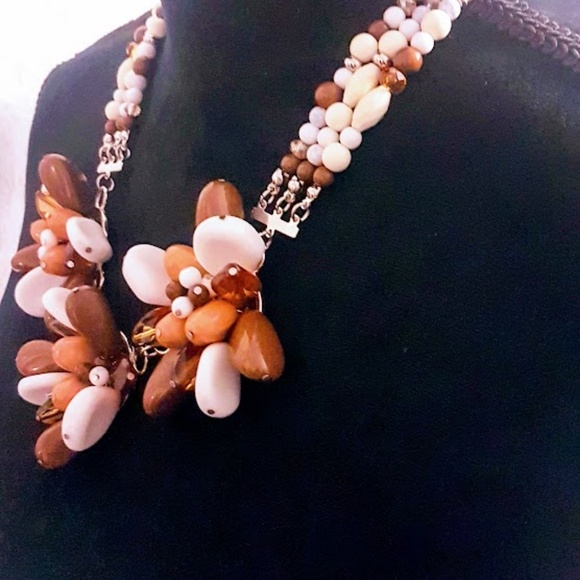 #J5 Brown & White Flower Bead Designed Necklace - Picture 2 of 7